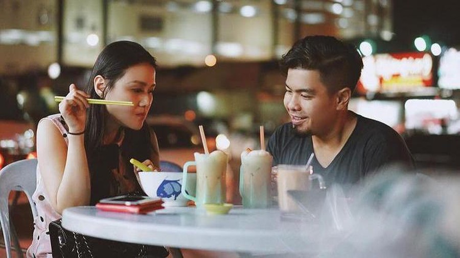 Proses Cerai, Lihat Lagi Momen Manis Bams Eks Samson dan Mikhavita Setelah kabar peceraian orang tua Bams, Desiree Tarigan dan Hotma Sitompul mencuat ke publik. Bams dikabarkan juga tengah proses cerai dengan sang istri, Mikhavita Wijaya. Intip lagi momen manis mereka berdua!
