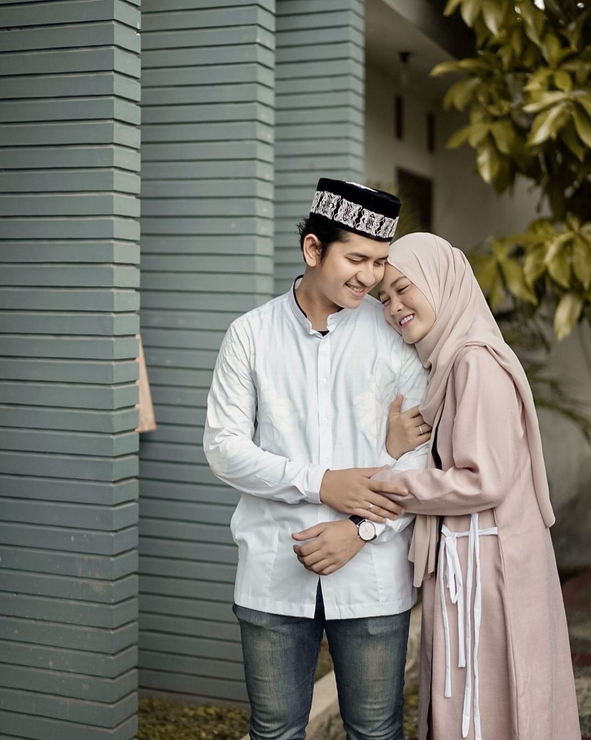 Pasangan Zikri Daulay dan Henny Yuliana Rahma resmi bercerai setelah 3 tahun menikah&period; Yuk tengok lagi momen kenangan indah mereka&excl;