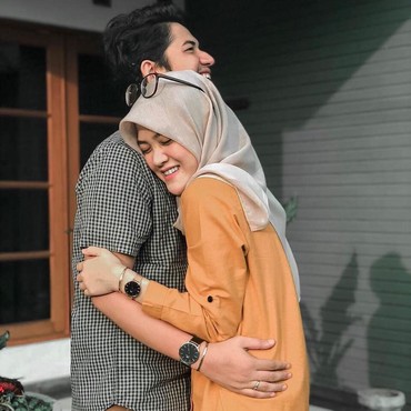 Resmi Bercerai, 6 Momen Kenangan Indah Zikri Daulay dan Istri yang Bikin Baper