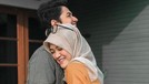 Resmi Bercerai, 6 Momen Kenangan Indah Zikri Daulay dan Istri yang Bikin Baper Pasangan Zikri Daulay dan Henny Yuliana Rahma resmi bercerai setelah 3 tahun menikah. Yuk tengok lagi momen kenangan indah mereka!