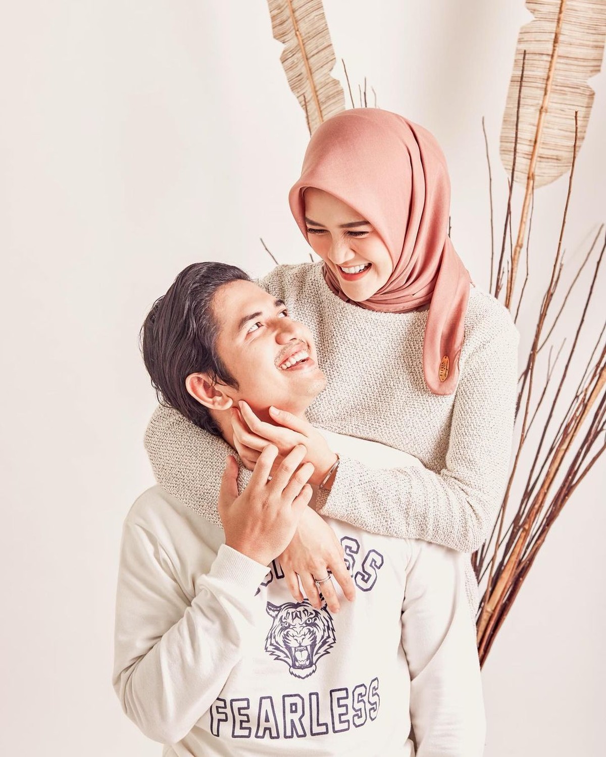 Pasangan Zikri Daulay dan Henny Yuliana Rahma resmi bercerai setelah 3 tahun menikah&period; Yuk tengok lagi momen kenangan indah mereka&excl;