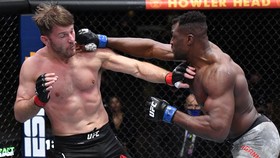 Ngannou Nilai Jon Jones Tak Bakal Mudah Lawan Miocic