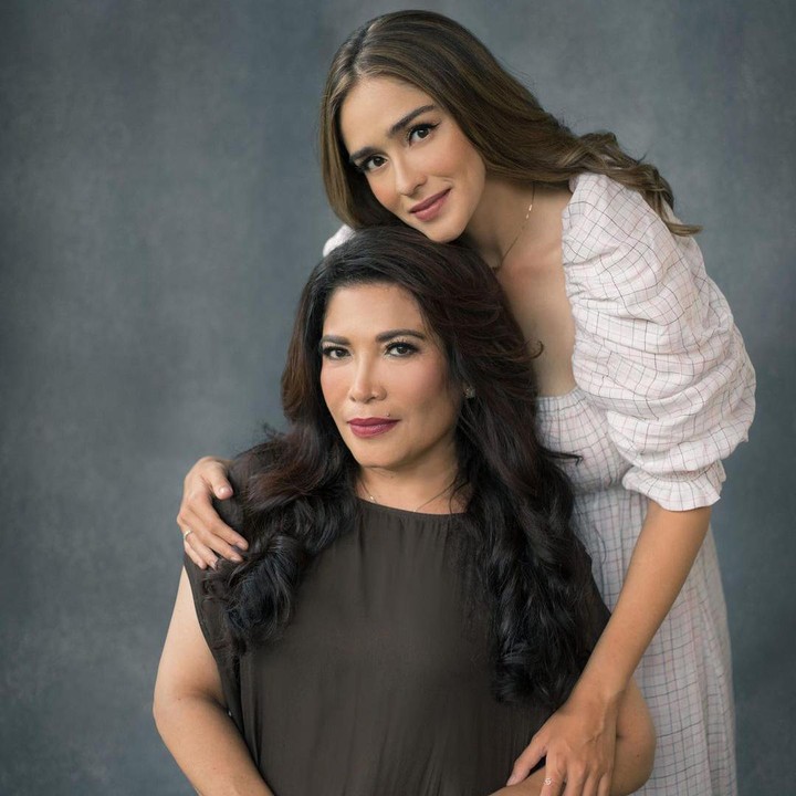 <p>Yasmine Wildblood dan Bunda Anita Siregar sama cantiknya. Setuju ya, Bunda? (Foto: Instagram @yaswildblood)</p>