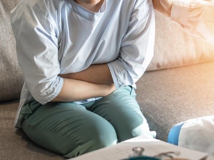 9 Kebiasaan yang Merusak Lambung, Makan Terlalu Cepat Hingga Kurang Waktu Tidur