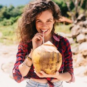 Manfaat Air Kelapa untuk Kecantikan, Fungsinya Gak Main-Main!