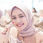 Anti Ribet, 5 Deretan Blush On Stick Ini Bikin Pipi Merona Seharian