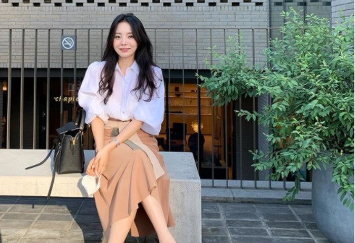 Beberapa waktu lalu mengejutkan netizen karena dirinya direkrut oleh agensi K-Pop, Cube Entertainment. Bukan sebagai artis, melaikan fashion director / foto: instagram.com/mejiwoo103