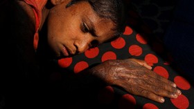 FOTO: Pengungsi Rohingya Mencoba Bangkit Usai Kebakaran