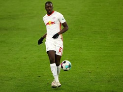 Liverpool Lagi Negosiasikan Transfer Bek RB Leipzig Ini