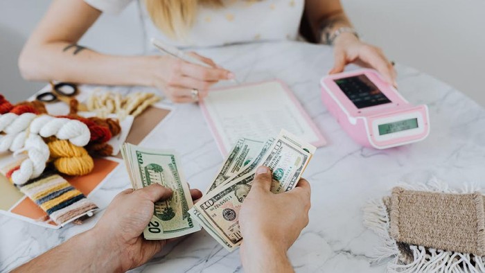 Jangan Diulangi Lagi, Ini Contoh Cara Menabung yang Salah Besar!