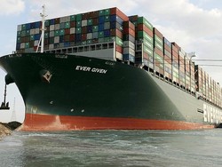 Kapal Kontainer Raksasa Bebas di Terusan Suez, ABK Berpotensi Ditahan
