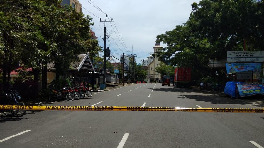 Kondisi terkini lokasi bom bunuh diri di depan Gereja Katedral Makassar (Foto: Hermawan/detikcom)