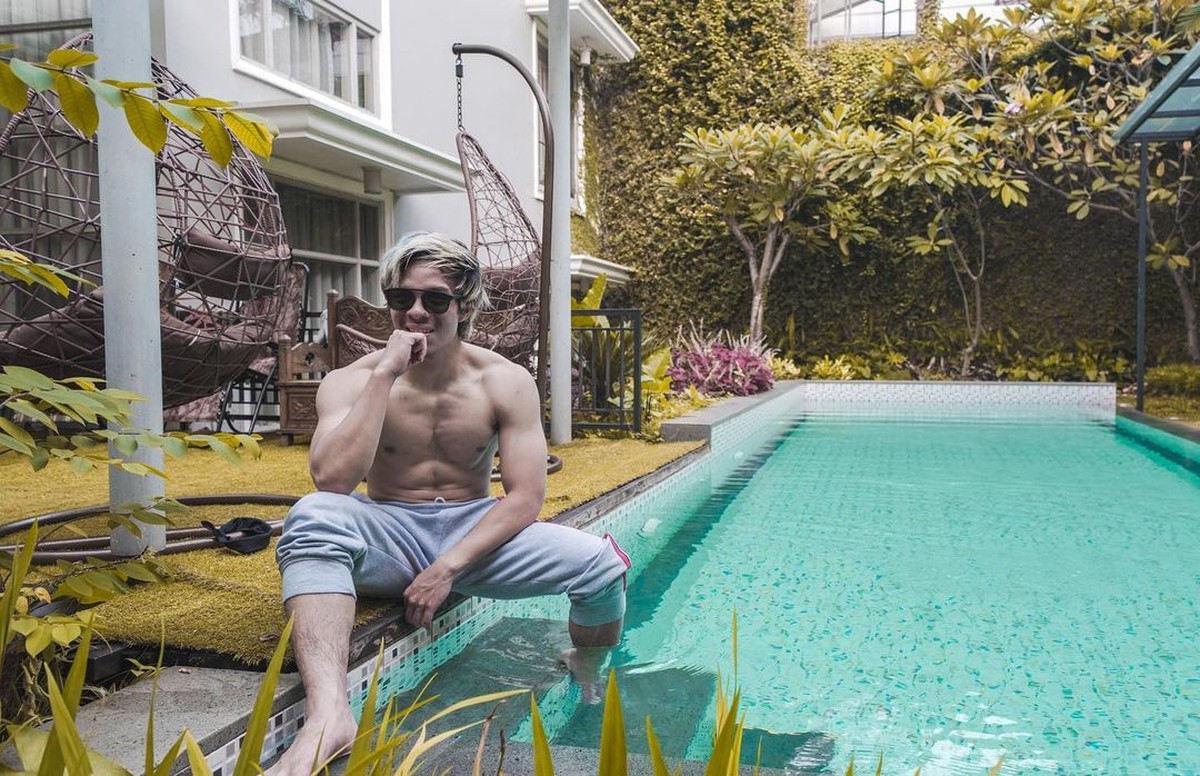 Atta Halilintar terkenal selalu memakai bandana&period; Berikut adalah penampilan Atta tanpa bandana yang penuh cibiran&excl;