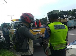 Polisi Tilang Motor yang Masuk Tol Perak Gegara Google Maps