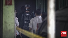 Densus 88 Geledah Rumah Terduga Teroris di Sukabumi