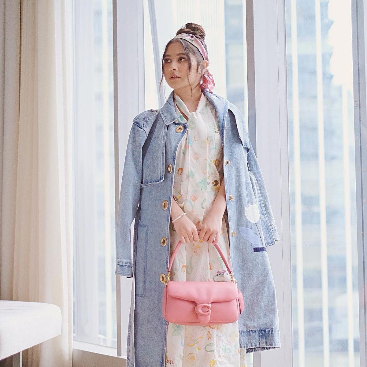 Prilly Latuconsina artis cantik multitalenta ini dikatakan banyak bikin cowok minder&period; Yuk&comma; Lihat bagaimana pesona Prilly Latuconsina&excl;