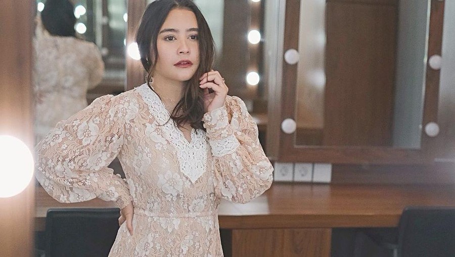 Pesona Prilly Latuconsina yang Bikin Cowok Minder Prilly Latuconsina artis cantik multitalenta ini dikatakan banyak bikin cowok minder. Yuk, Lihat bagaimana pesona Prilly Latuconsina!