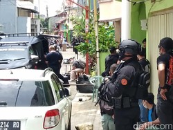 Rumah Digerebek Polisi di Bontoala Makassar Kontrakan Pelaku Bom Bunuh Diri