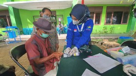 Pengungsi Kilang Balongan Keluhkan Ispa dan Sakit Lambung