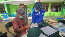 Pengungsi Kilang Balongan Keluhkan Ispa dan Sakit Lambung
