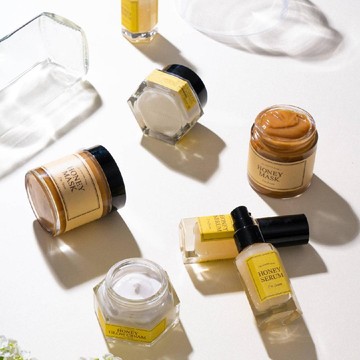 img-title Mau Kulit Lembut dan Cerah Bersinar? Cobain Rangkaian Holy Grail I'm From Honey