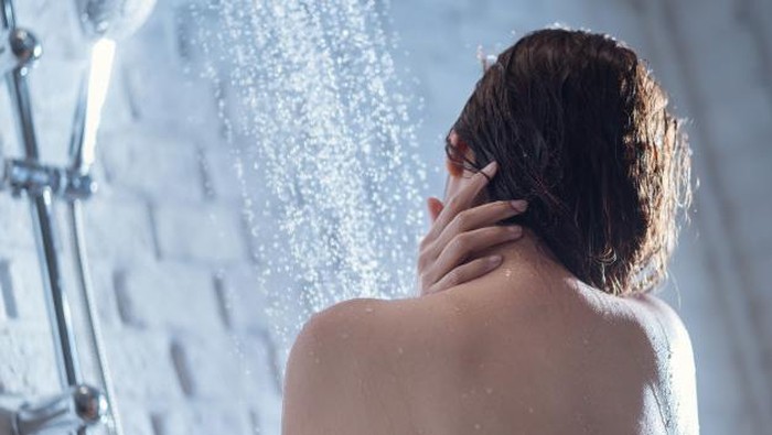 Nikmatnya Shower Sex Bersama Pasangan, Bikin Basah!