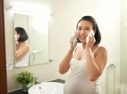 4 Pilihan Skincare yang Aman bagi Ibu Hamil