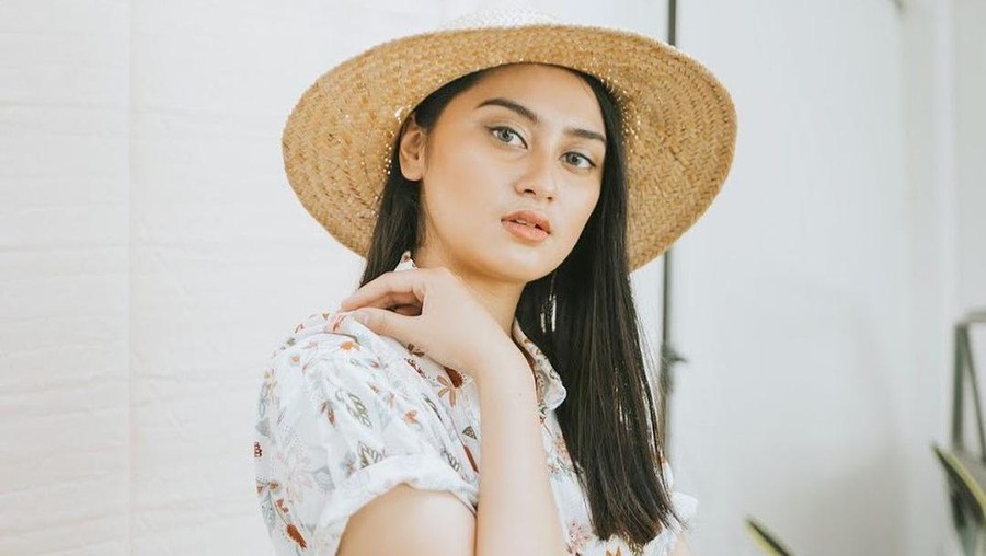 Sosok Memes Prameswari Pesinden Cantik yang Dikabarkan Dekat dengan Billy Putus dengan Amanda Manopo Billy Syahputra dikabarkan tengah dekat dengan Memes Prameswari. Siapakah Memes Prameswari? Yuk kita intip sosoknya!