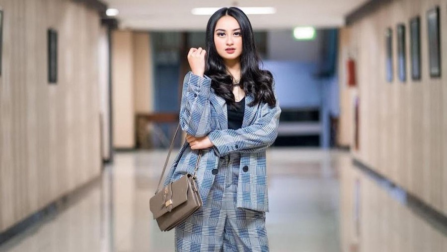 Putus dengan Amanda Manopo Billy Syahputra dikabarkan tengah dekat dengan Memes Prameswari. Siapakah Memes Prameswari? Yuk kita intip sosoknya!