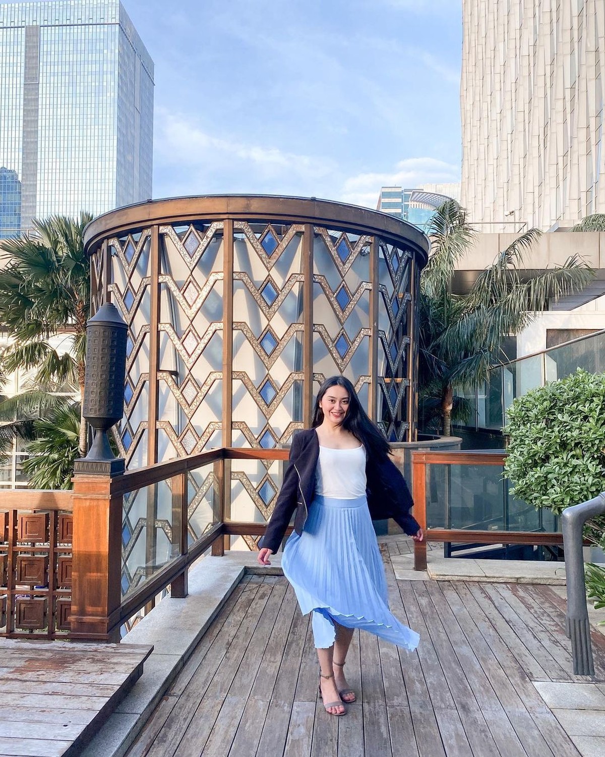 Putus dengan Amanda Manopo Billy Syahputra dikabarkan tengah dekat dengan Memes Prameswari&period; Siapakah Memes Prameswari&quest; Yuk kita intip sosoknya&excl;