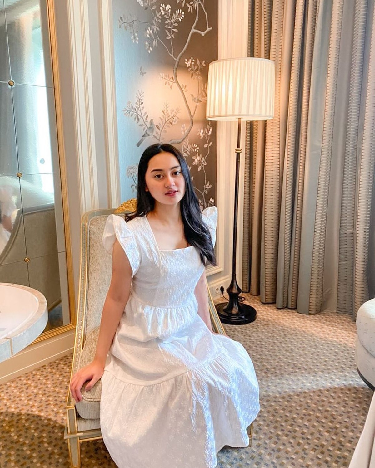 Putus dengan Amanda Manopo Billy Syahputra dikabarkan tengah dekat dengan Memes Prameswari&period; Siapakah Memes Prameswari&quest; Yuk kita intip sosoknya&excl;