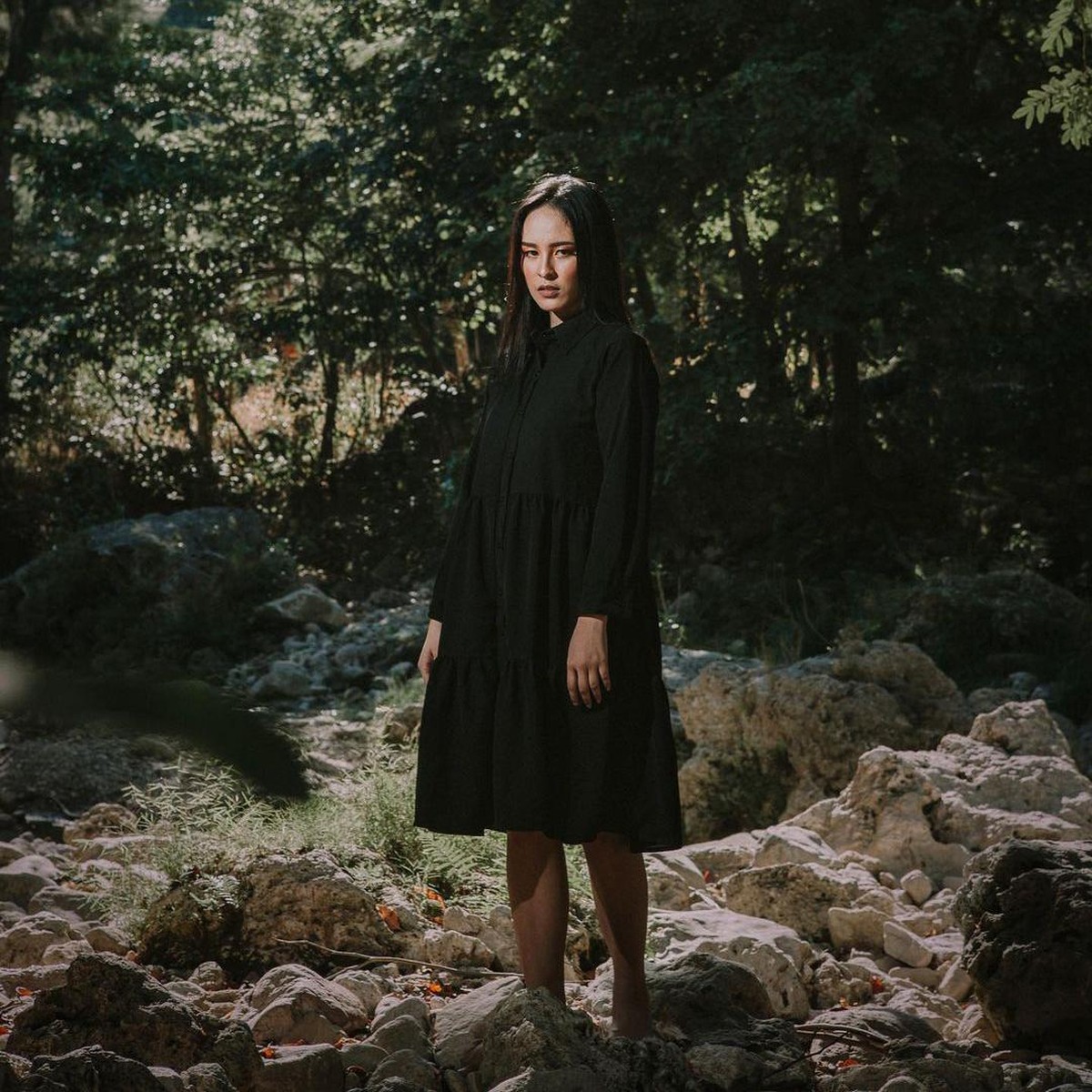 Nadia Riwu Kaho&comma; Runner Up 2 Miss Indonesia 2020 kini tengah jadi sorotan karena diduga melakukan penipuan uang ratusan juta bersama ibu kandungnya&period; Berikut sosok Nadia&excl;