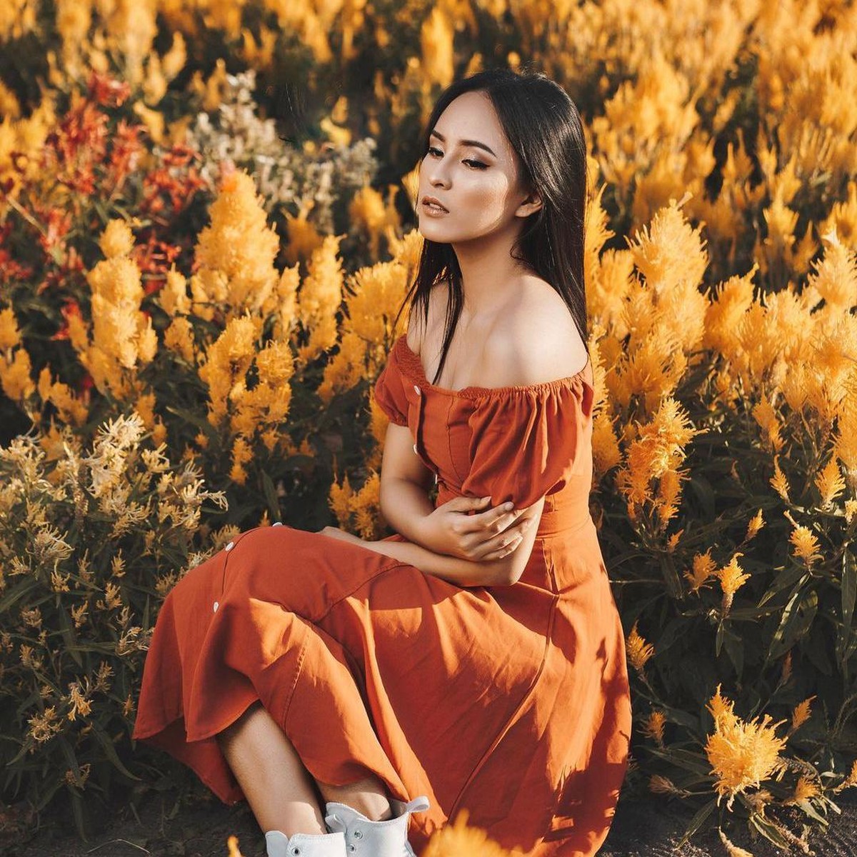 Nadia Riwu Kaho&comma; Runner Up 2 Miss Indonesia 2020 kini tengah jadi sorotan karena diduga melakukan penipuan uang ratusan juta bersama ibu kandungnya&period; Berikut sosok Nadia&excl;