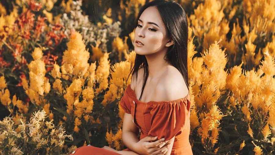 Nadia Riwu Kaho, Runner Up 2 Miss Indonesia 2020 kini tengah jadi sorotan karena diduga melakukan penipuan uang ratusan juta bersama ibu kandungnya. Berikut sosok Nadia!