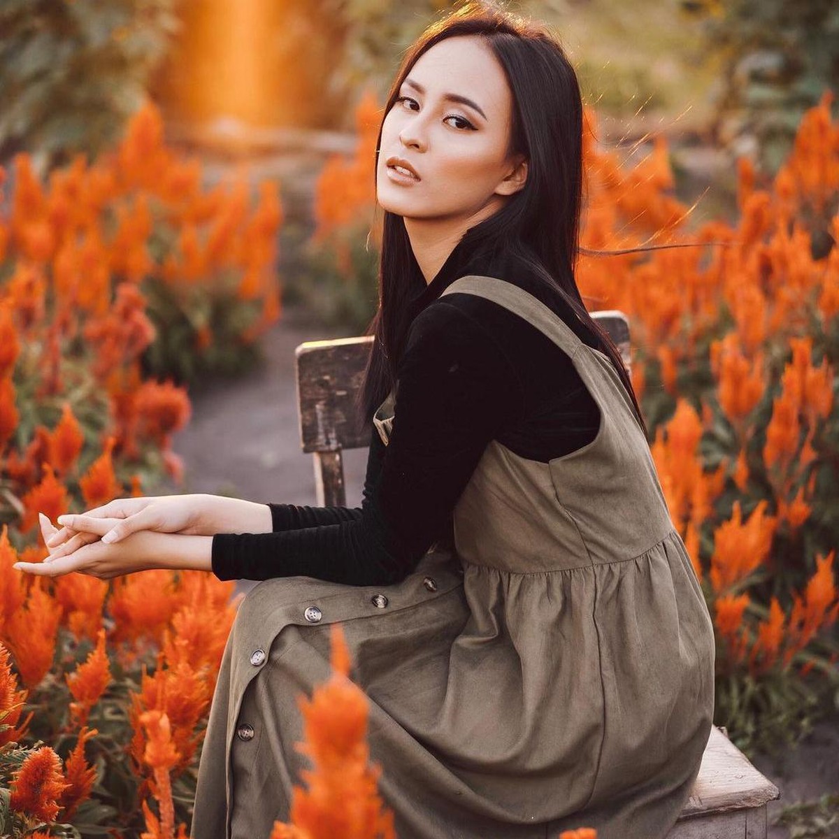 Nadia Riwu Kaho&comma; Runner Up 2 Miss Indonesia 2020 kini tengah jadi sorotan karena diduga melakukan penipuan uang ratusan juta bersama ibu kandungnya&period; Berikut sosok Nadia&excl;