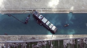 Kapal Tersangkut Lagi di Terusan Suez, Sempat Bikin Macet