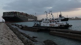 Lalu Lintas Air Terusan Suez Dilanjutkan Usai Kapal Dievakusi