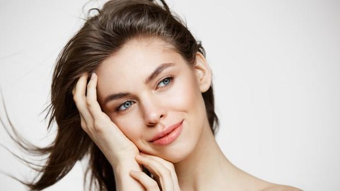 5 Tips Ampuh Menghilangkan Rambut Halus di Wajah, Coba Yuk!