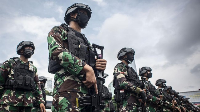 Sebanyak 2.064 personel gabungan TNI-Porli serta unsur pemda dikerahkan untuk mengawal acara kemah Presiden Jokowi di IKN Nusantara, Kalimantan Timur.