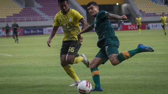 Transfer penyerang Ciro Alves ke Persib Bandung terjadi pada pukul 4 subuh waktu Indonesia.