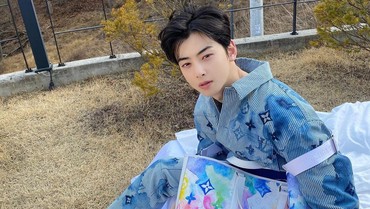 img-title Heboh Foto Paspor Cha Eun Woo yang Bikin Lee Seung Gi Terkejut