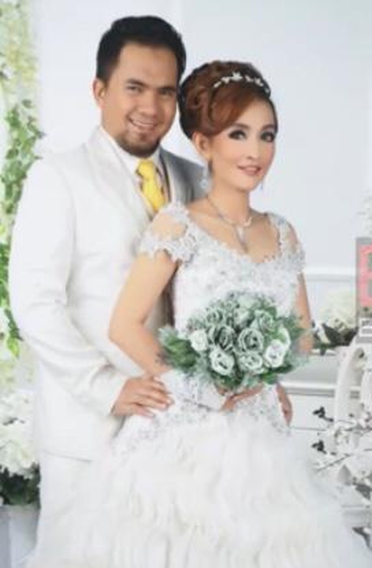 Beredar foto-foto pernikahan Saipul Jamil dan Indah Sari yang membuat heboh. Berikut foto-fotonya!