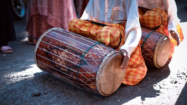 Pengertian Alat Musik Tradisional Fungsi Jenis Dan Teknik Memainkan Ragam Bola Com