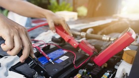 Cara Menghidupkan Mobil Matic Aki Tekor