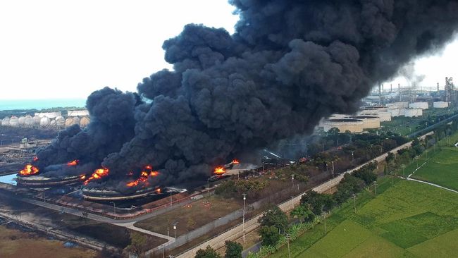 PLN Pulihkan 8 Gardu Terdampak Kebakaran Kilang Balongan PT PLN (Persero) Unit Induk Distribusi Jawa Barat berhasil memulihkan delapan dari 10 gardu distribusi yang terdampak kebakaran kilang minyak Balongan.
