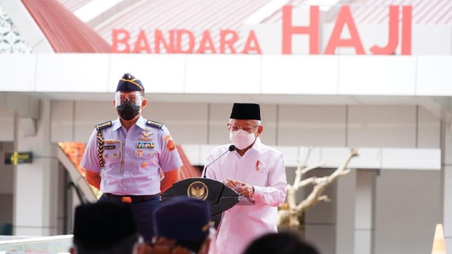 Wakil Presiden Ma'ruf Amin meresmikan Bandara Haji Muhammad Sidik di Muara Teweh, Kalimantan Tengah, Selasa (30/3).