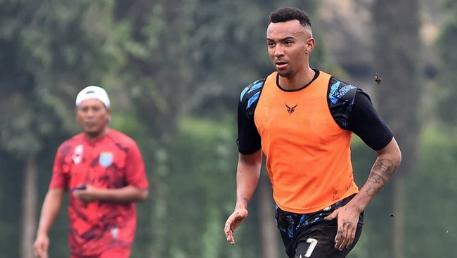 Persela Lamongan dipastikan merekrut mantan pemain Werder Bremen dan ADO Den Haag Melvyn Lorenzen untuk Piala Menpora 2021.