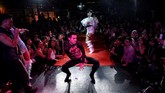 FOTO: Kontes Voguing LGBTQ Merambah ke Beijing Kontes Voguing LGBTQ digelar di Kota Beijing, China dengan acara yang sangat meriah dan megah.