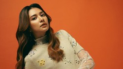 Perut Six Pack Mikha Tambayong Sukses Bikin Deva Mahenra Membara