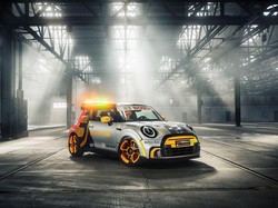 Mobil Listrik MINI Jadi Safety Car Formula E